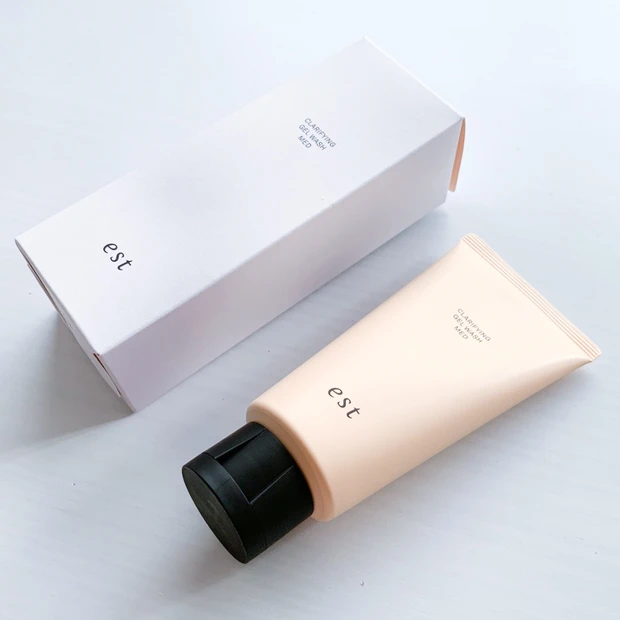 エスト「クラリファイイング ジェルウォッシュ MED【医薬部外品】」と外箱が並んだ写真