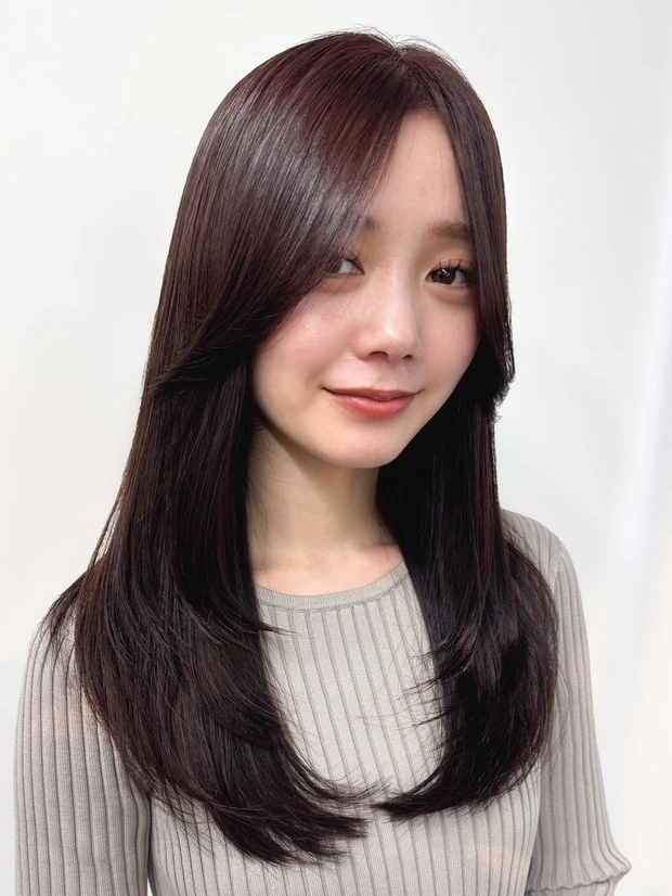 ヘアカタログ ロング ロングヘア センターパート スタイリング