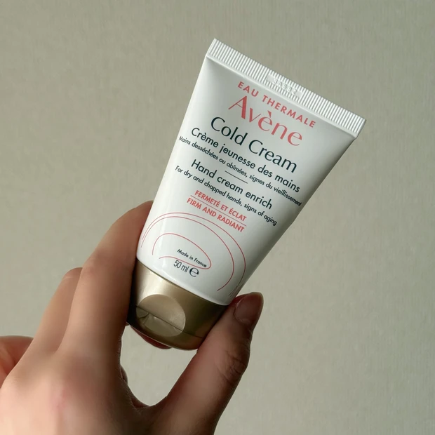 スマホがすぐ触れる！アベンヌ薬用ハンドクリーム エンリッチ_1