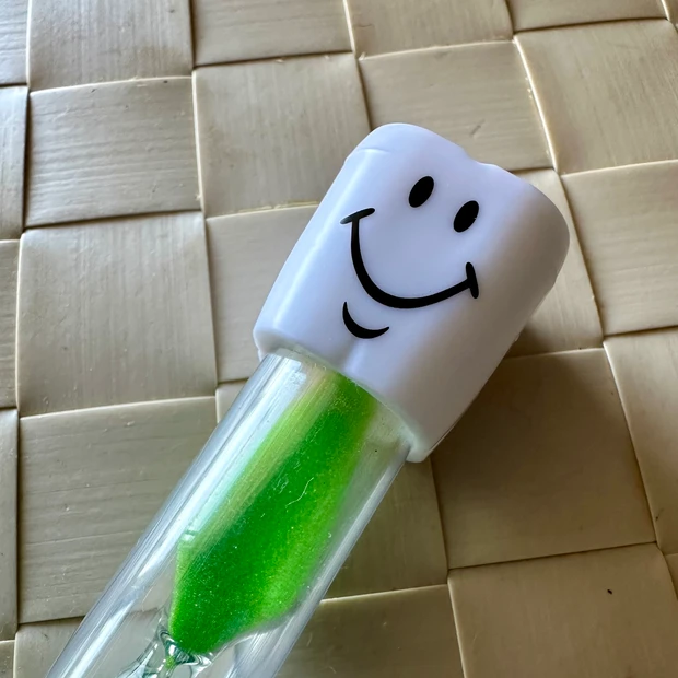 20秒だけでできる口の中のエイジングケア、歯磨き2回の人は4.2歳見た目が若い？！_2_2