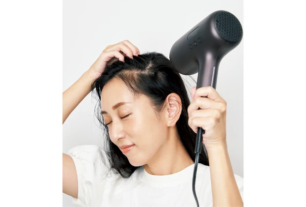 パナソニック ヘアードライヤー ナノケア EH-NC80とは?_髪悩み別に4つのメニューを搭載した、万能ドライヤー_こう使う!_スカルプモードで地肌もヘルシーに