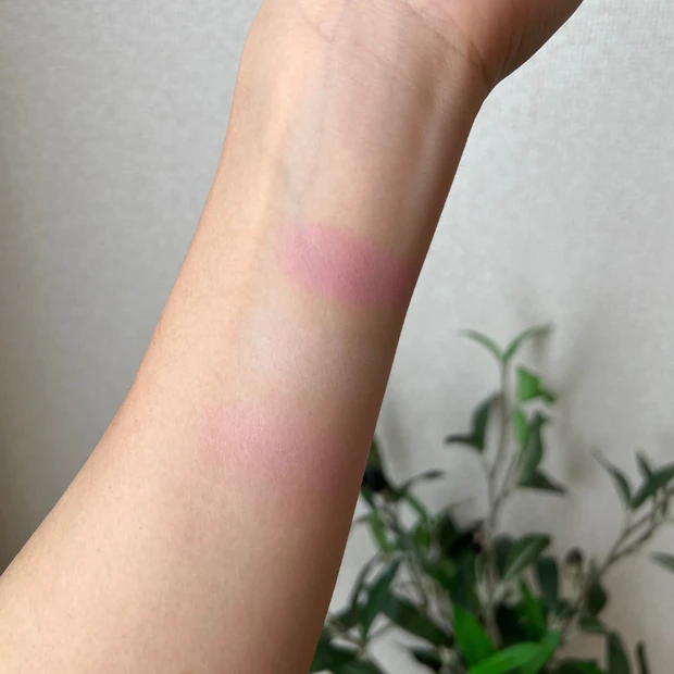 SUQQU ブラーリングカラーブラッシュ 06透重 スウォッチ