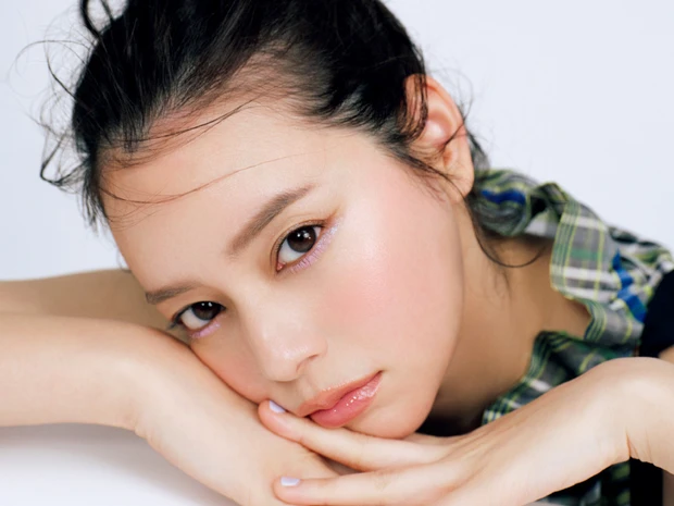 寒色パステルでここまで盛れる！元ギャルのヘア&メイク林由香里さんの最旬“盛れメイク”