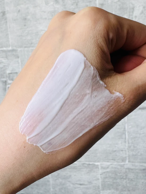 KANEBOのクリームインデイⅡのテクスチャー