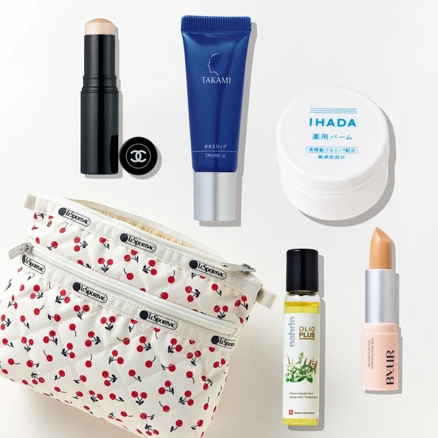 神崎 恵さんのポーチの中身を拝見！ 精鋭揃いのラインナップをお見せします