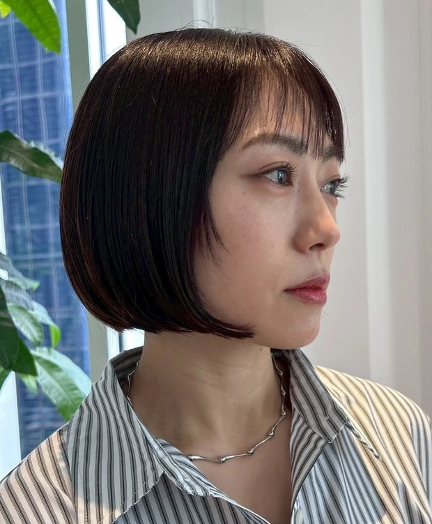40代　髪型　ボブ　小顔見えボブ　前髪あり　サイド
