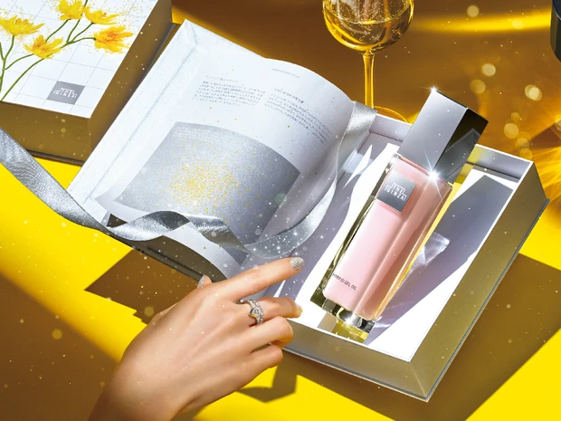 「ザ・ギンザ」の特別なホリデーコレクションはアートブックがモチーフ【クリスマスコフレ2025】