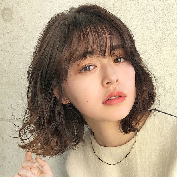 おしゃれオーラがフワリと漂う、大人女子のニュアンスカールロブ