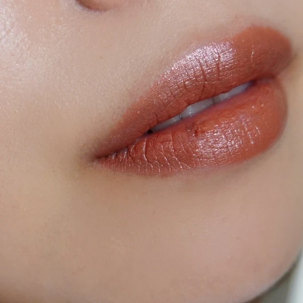 コンスピキュアス リップス　アンプリチュード Amplitude 上品リップ デパコスリップ  メタリックブラウンベージュ 