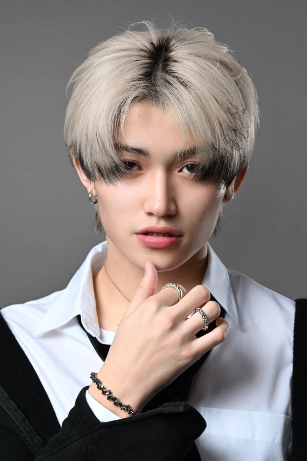 NI-KI(ENHYPEN)風 髪型 ヘアスタイル ハイトーンショートヘア 正面