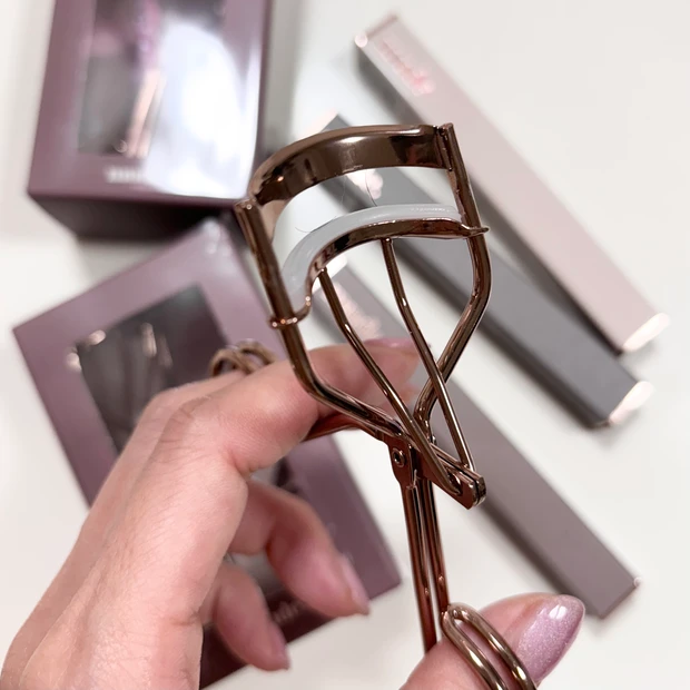 ミュード　マスカラ　韓国コスメ　カラーマスカラ　メガポ　