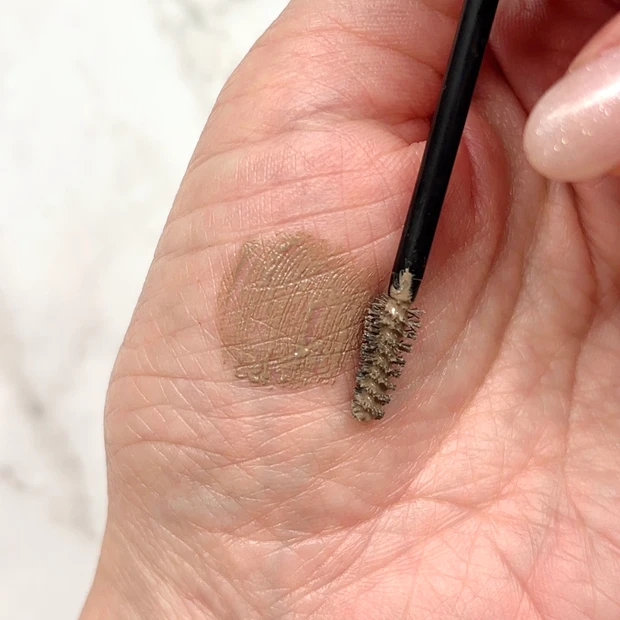 デジャヴュ シアーカラーブロウ シアートープの色味