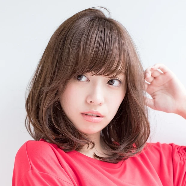 硬い髪もふんわり！ 簡単スタイリングでキマるムーディミディアム