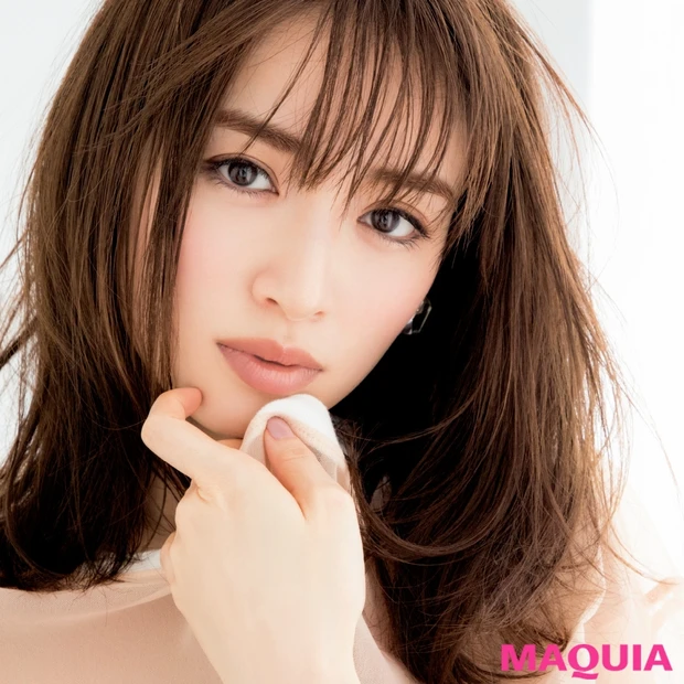 泉 里香さんがセレクト！ 春新色でつくるヌーディメイクは、あえての「ポイ…