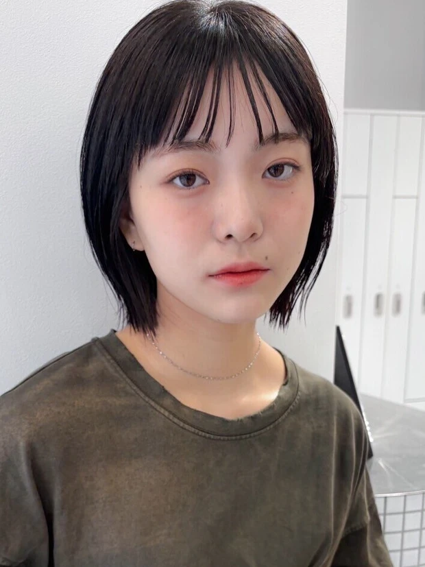 ヘアカタログ　ボブ　ボブヘア　前髪あり　サイド