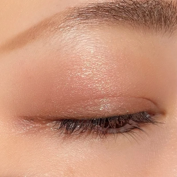 売り切れ常連!【ADDICTION ザアイシャドウパレット 003 Marriage Vow】上品なコーラルピンクパレット🍑温かみのある儚げメイク𓂃メイク画像・スウォッチ動画有り。_5_1