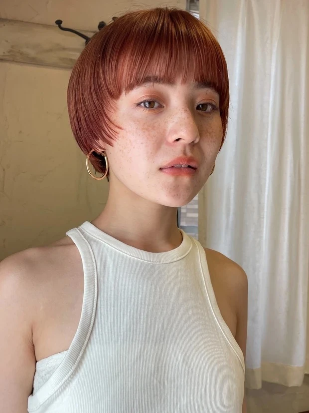 Belleの髪型・ヘアスタイルまとめ_ショートヘア_【スタイリングが簡単】ちょっぴりモードで差をつける! そのままでもお洒落な大人のマッシュショート