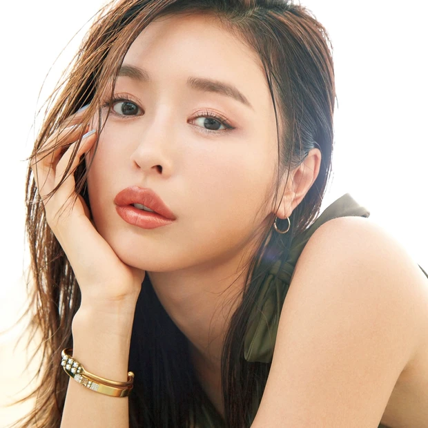 加治ひとみさんの夏メイク！ 日焼け肌にもマッチするテラコッタメイクが気分