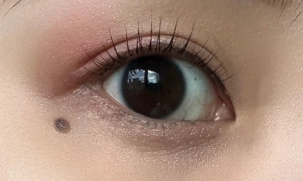 コスメデコルテ アイグロウジェム スキンシャドウ12G10G もえもえスウォッチ