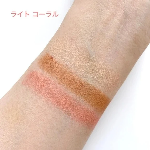 2024年夏新色チーク_シャネル レ ベージュ ヘルシー グロウ サンキスト パウダー ライト コーラル_スウォッチ