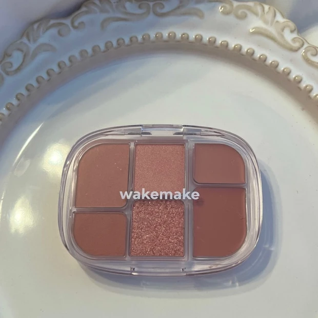 これひとつで上品な目元が完成♡色んな質のワントーンカラーで使い方自由自在！【WAKEMAKE ソフトシアーマルチパレット】_3
