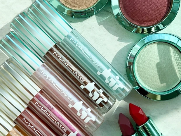 【クリスマスコフレ2025】M･A･Cのホリデーコレクションをスウォッチ！ クリスマスだけの限定色をチェック