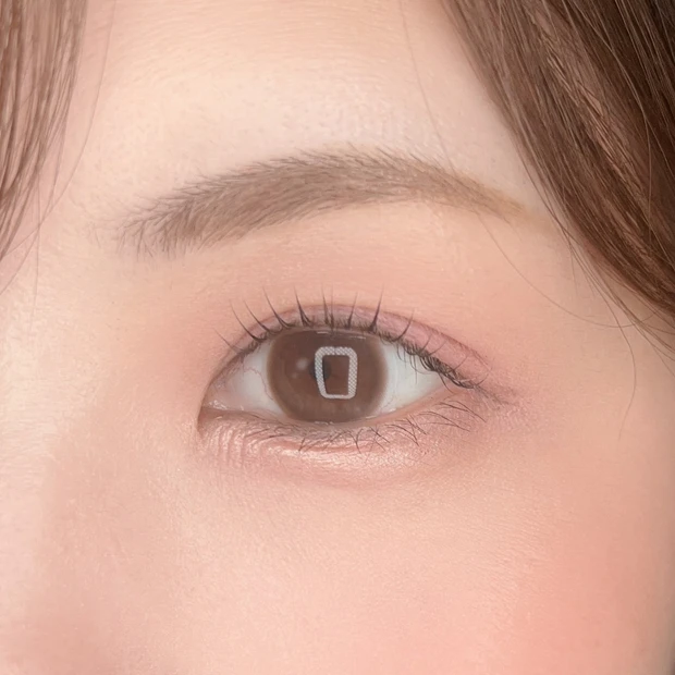 自然な立体感を作り上げることができる、涙袋製造には欠かせない一本