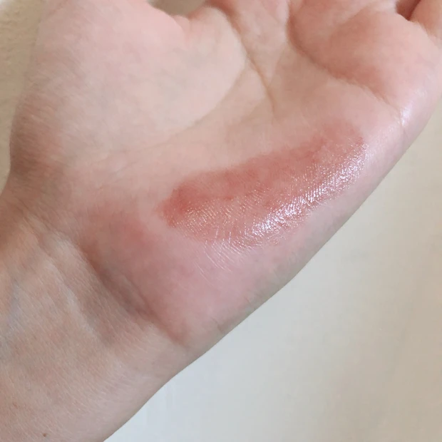 【新色コスメスウォッチ】YSLの人類モテブラウン！　イヴ・サンローラン
ルージュ ヴォリュプテ キャンディ グレーズ
14 をスウォッチ！_1_2