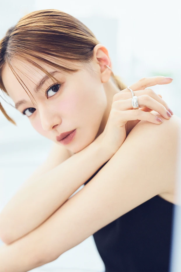 山本舞香さんが夏疲れ肌に透明感と洒落感をもたらすモーヴリップに挑戦!