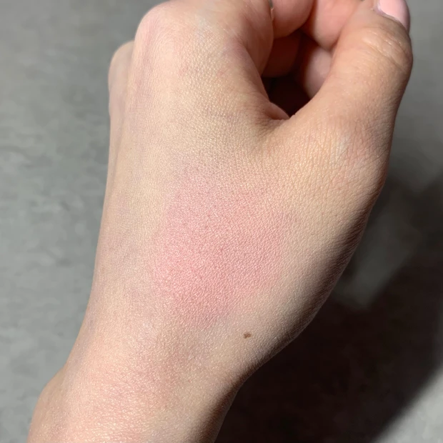 アリィー クロノビューティ カラーオンUVチーク 使用感 スウォッチ