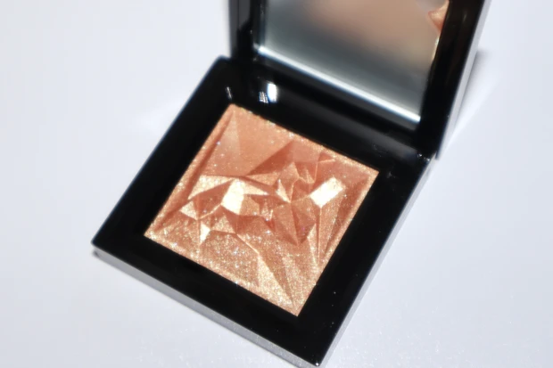 シュウウエムラ クラッシュド ジェム ペリドットゲイズ