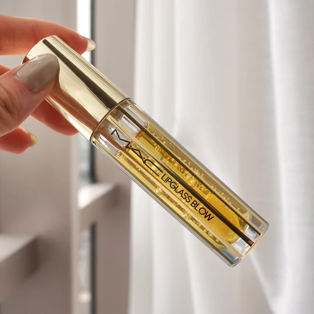 小田切ヒロさんも2025ベストコスメに選んだMACリップガラス ブロウ ジンジャ ジンガー