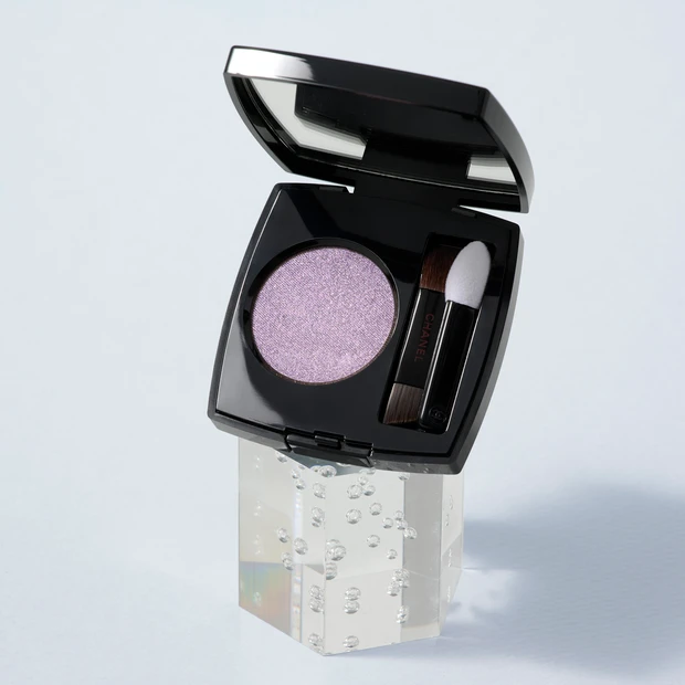 ブルベ夏　おすすめ　シャネル オンブル エサンシエル 257 グリ ローズ