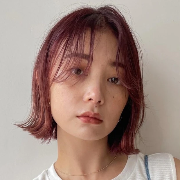 ボブ　ヘア　髪型　ヘアスタイル　大人　前髪あり　ピンク