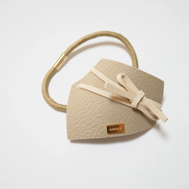 【ヘアアレンジ】ニットコーデとの相性抜群！ゆるふわなまとめ髪をキープするポイントをご紹介します_3