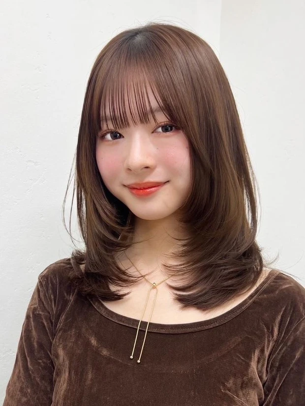 冬 ヘアカラー 暗め ブラウン ワンカール ミディアム