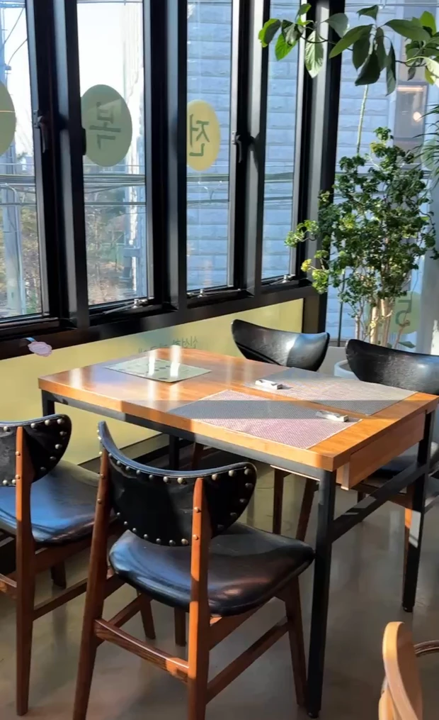 ひとリート 韓国　女子　一人旅　ご飯　スポット　江南　ジニあわび粥　内観