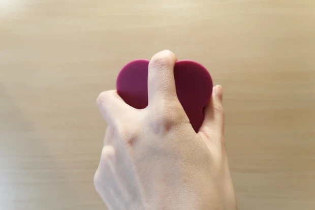 【石井美保さんや神崎恵さんもご愛用！uka頭皮用ブラシの使い比べ】uka スカルプブラシ ケンザン_8_2