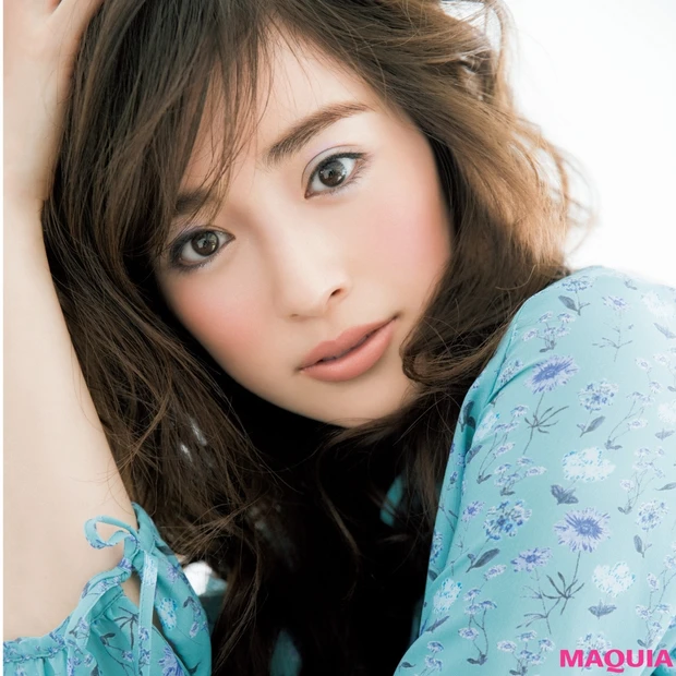 ブルベ肌さんにオススメ！ ニュアンスカラーを重ねたシアーパステルEyeの…