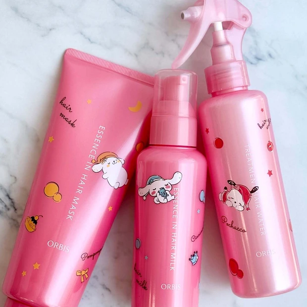 オルビスのヘアケアがサンリオデザインに！ レトロポップなカラーの限定3種…