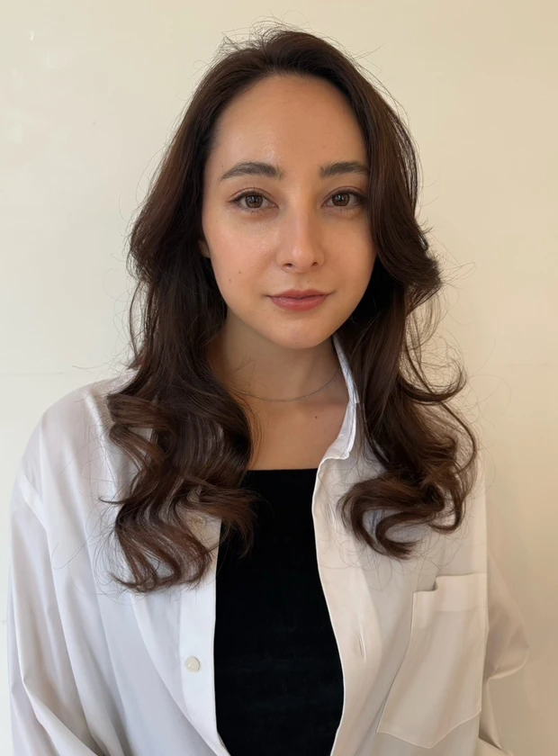 40代　髪型　セミロング　レイヤーヘア　前髪なし　スタイリング