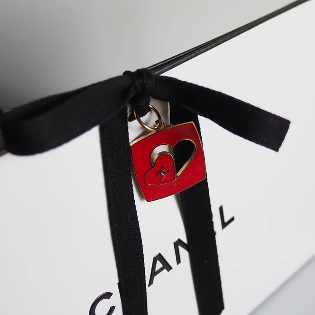 【再販で入手！シャネルデニムコレクション】卵型ハンドクリーム「ラ クレーム マン デニム」_8