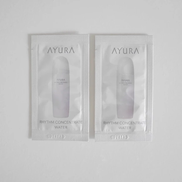 【MAQUIA10月号】読み応え抜群！美容好きさんのメイクポーチ100連発♩_2_3