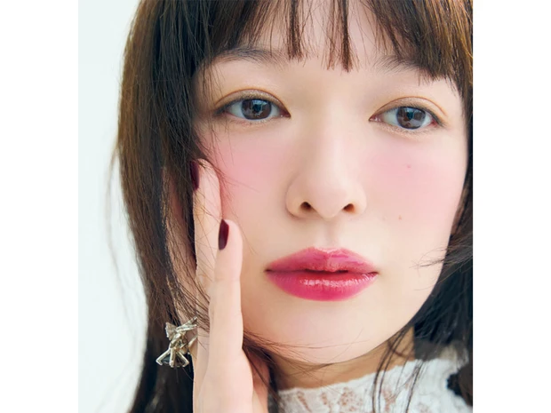 【2026年春のベリーレッドメイク】多幸感を表現する”新しい赤”の使い方をご紹介！