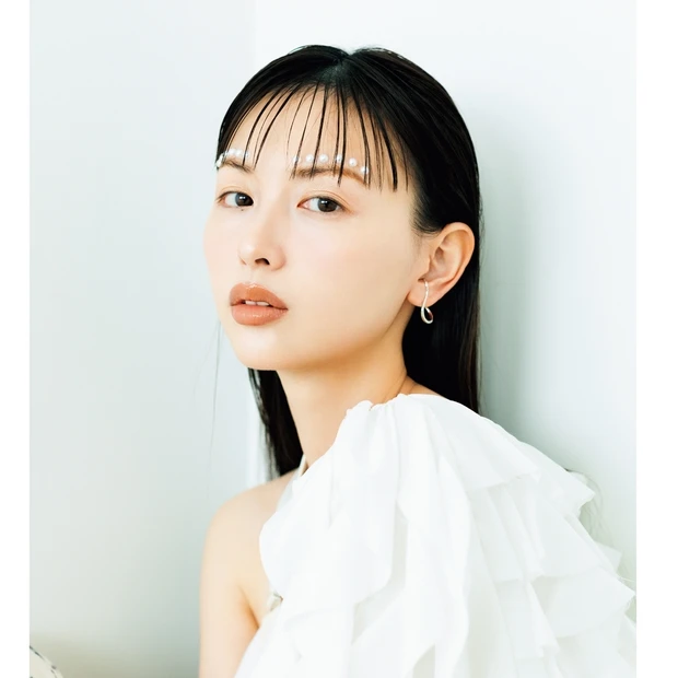 鈴木えみ愛用コスメを大公開！ 最新のセルフベースメイクもご紹介