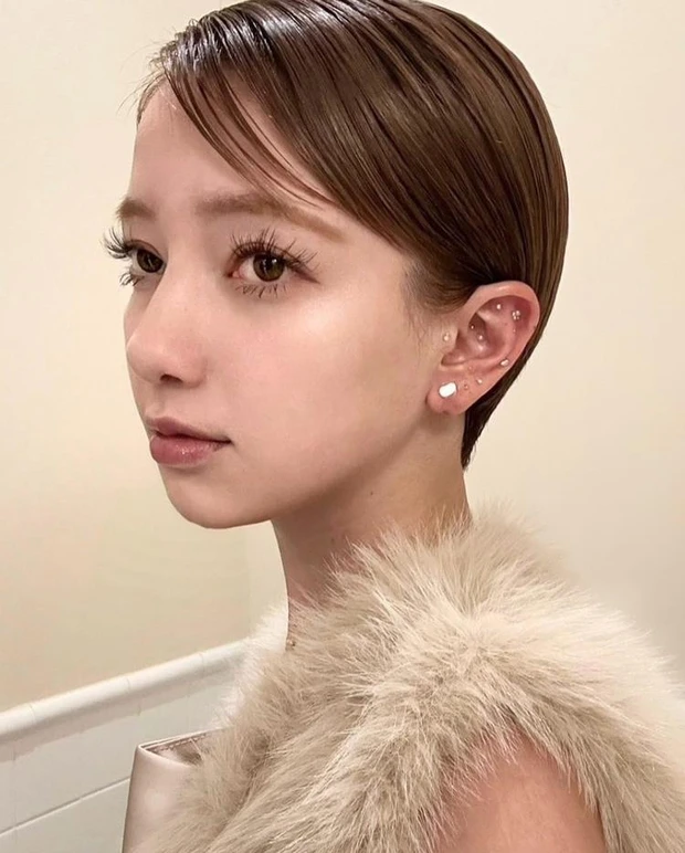 艶カラーとは ツヤカラー ベージュ　コンパクトショート