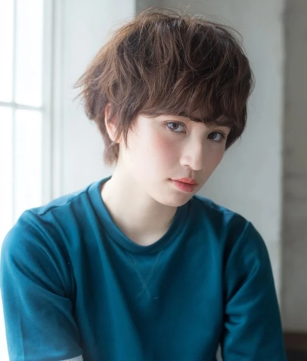 MINXの髪型・ヘアスタイルまとめ_分け目なしでフワッと可愛い！ 30代・40代におすすめの「立体ショートヘア」