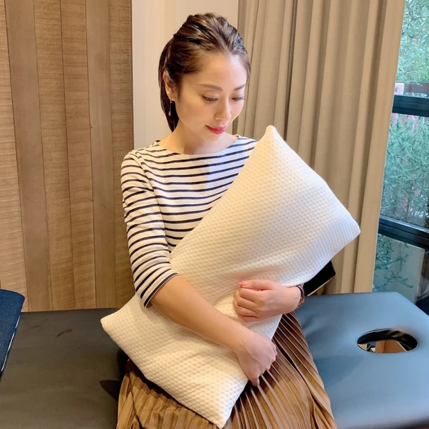睡眠中にゆがみが解消される!?　日本で唯一特許取得の「整体枕」CURE：RE『THE MAKURA（ザ マクラ）』