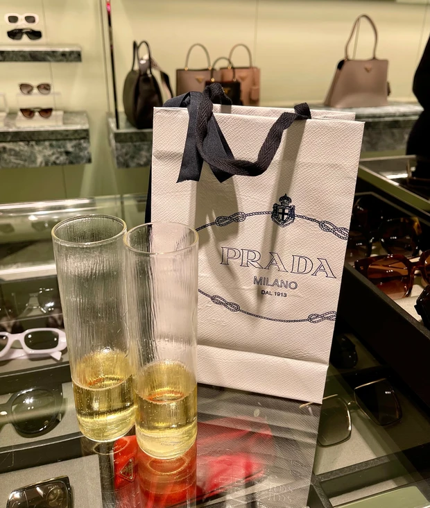 【超レア品】見つけたら買うべし！PRADAのイエロー財布をとうとうゲット☆35歳のバースデー記念_2