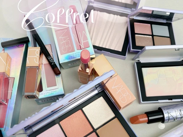 NARSのホリデーコレクションをスウォッチ！ 初代“マーブルリフ粉”復刻も【クリスマスコフレ2025】